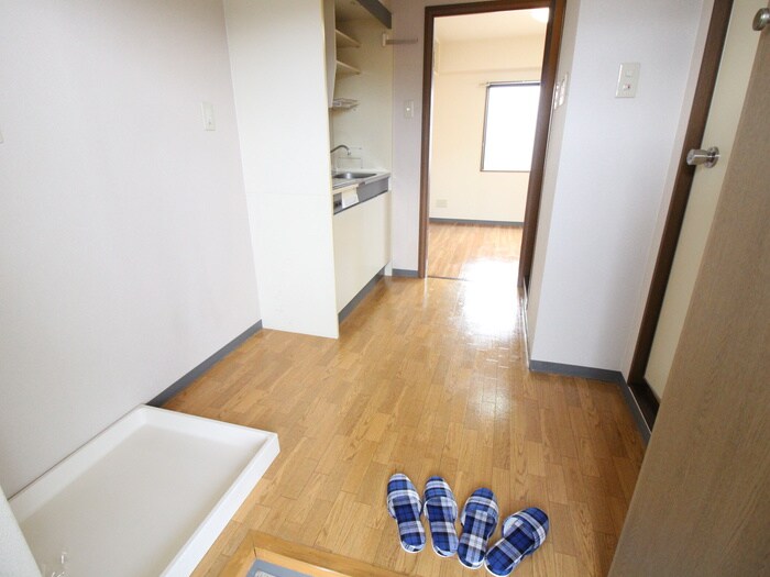 物件内観写真7　(玄関)