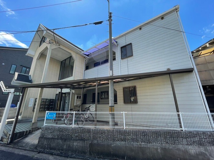 物件外観写真2　(エントランス部分)