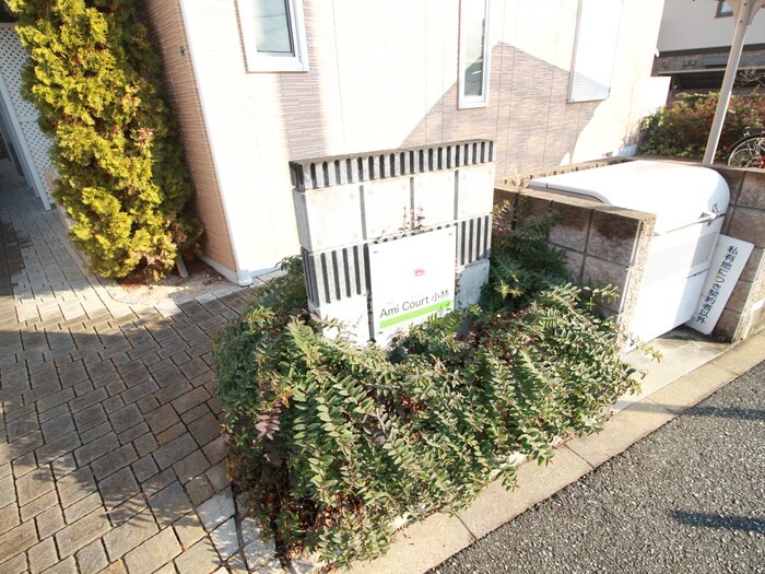 物件外観写真3　(エントランス部分)