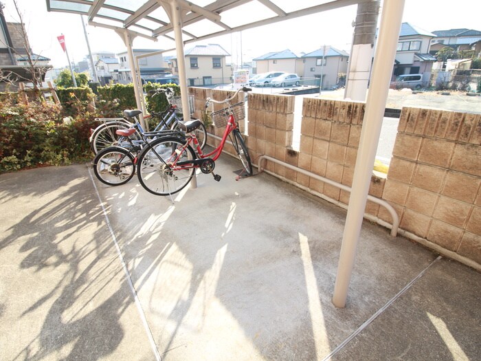物件外観写真4　(駐輪場)
