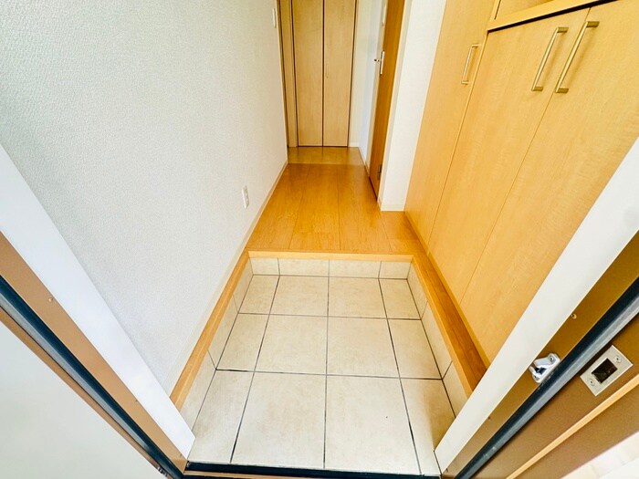 物件内観写真18　(玄関)