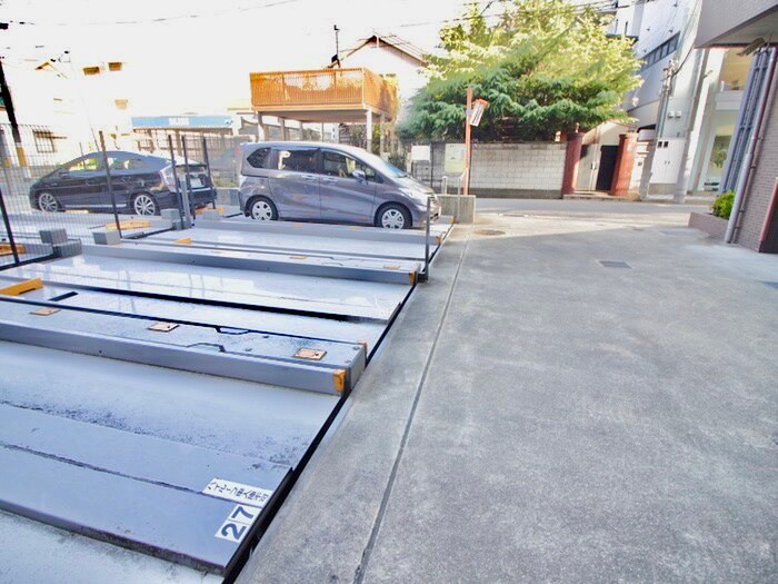 物件外観写真3　(駐車場)