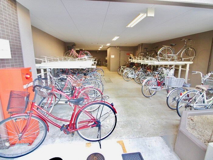 物件外観写真4　(駐輪場)