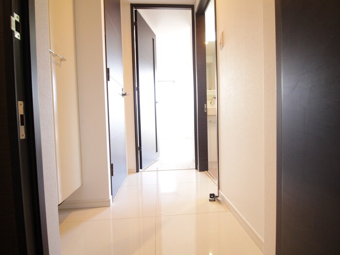 物件内観写真17　(玄関)