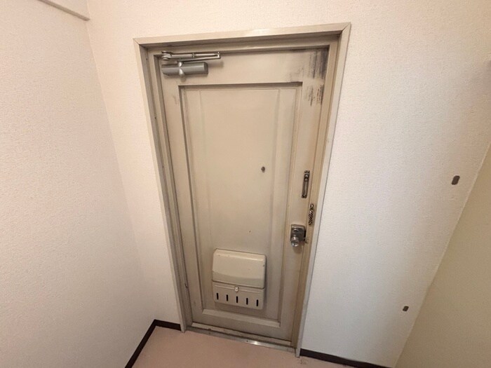 物件内観写真9　(玄関)