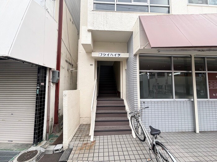 物件外観写真5　(エントランス部分)