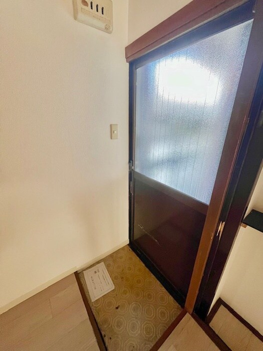 物件内観写真8　(玄関)