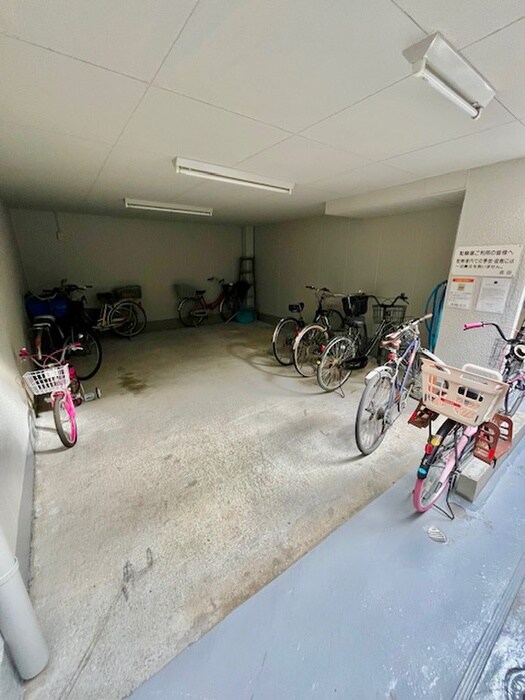 物件外観写真5　(駐輪場)