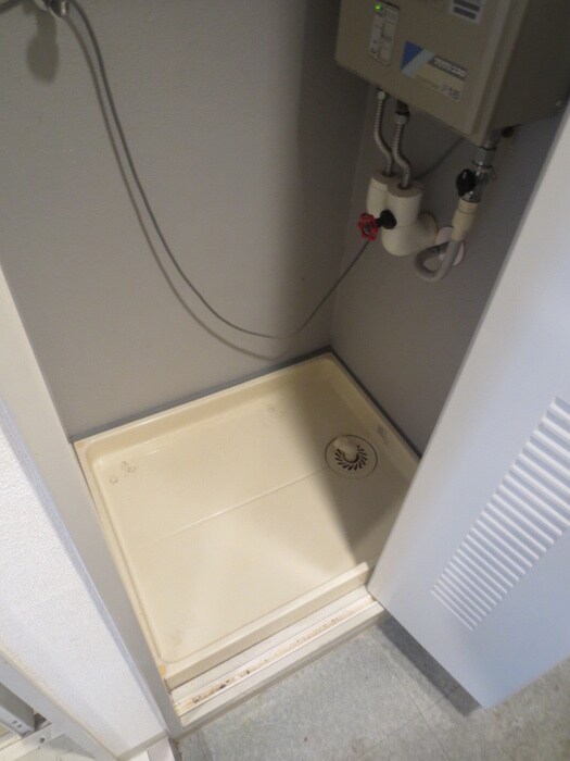 物件内観写真13　(洗濯機置場)