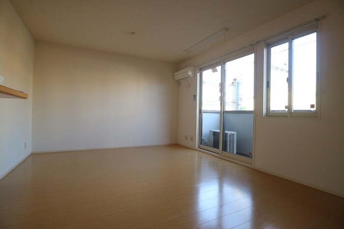 物件内観写真2　(居室)