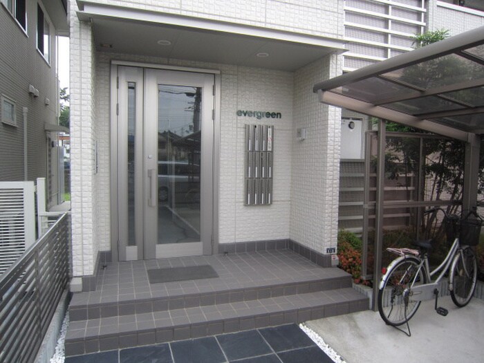 物件外観写真2　(エントランス部分)