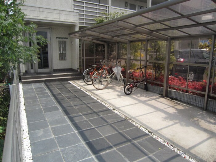 物件外観写真4　(駐輪場)