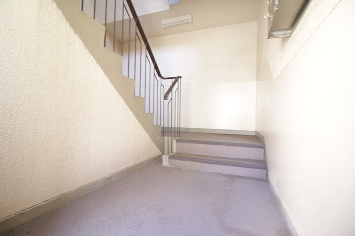 物件外観写真5　(エントランス部分)