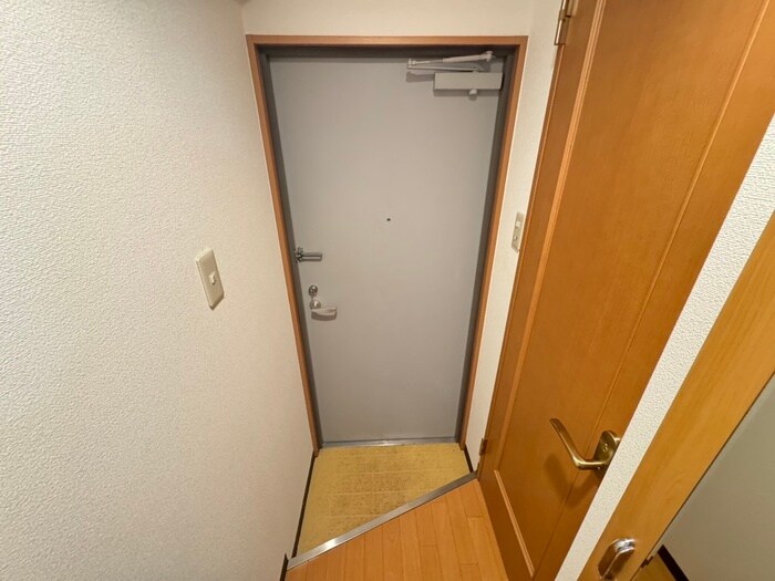 物件内観写真15　(玄関)
