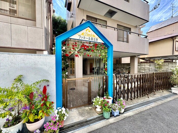 物件外観写真2　(エントランス部分)