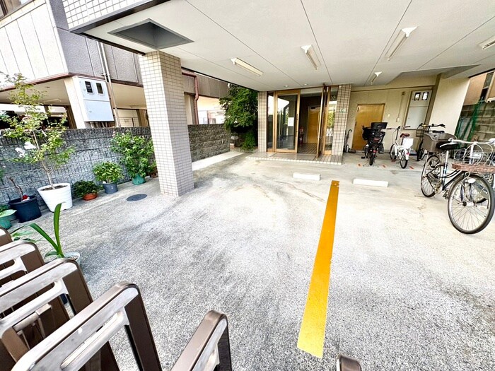 物件外観写真4　(駐車場)