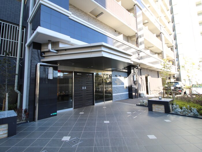 物件外観写真3　(エントランス部分)