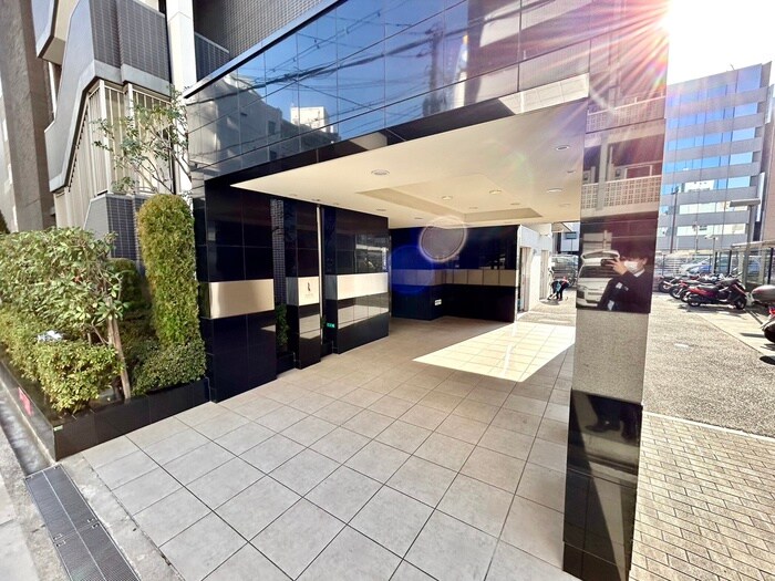 物件外観写真2　(エントランス部分)