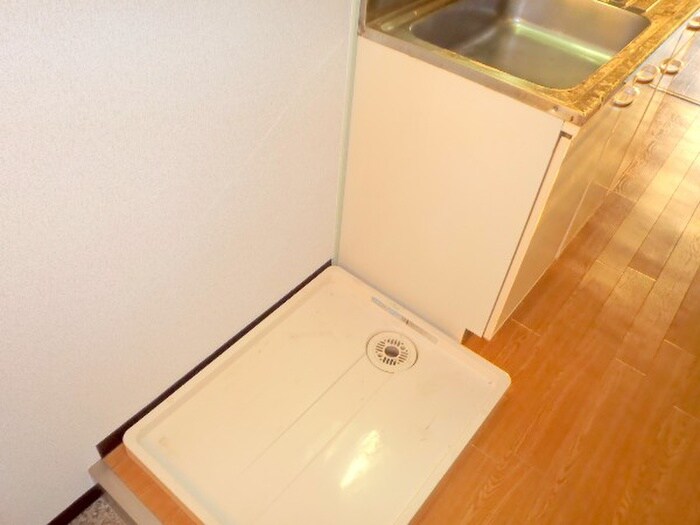 物件内観写真6　(洗濯機置場)