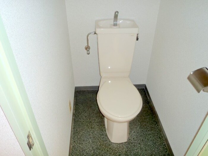 物件内観写真8　(トイレ)