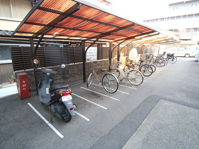 物件外観写真3　(駐車場)