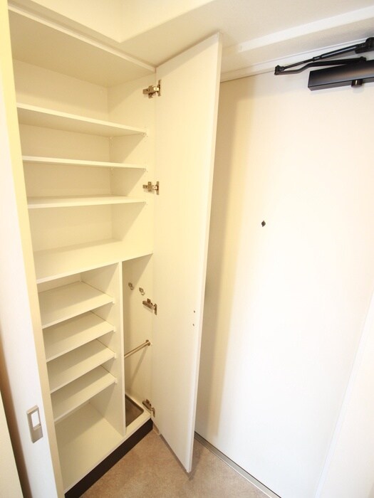 物件内観写真8　(靴箱)