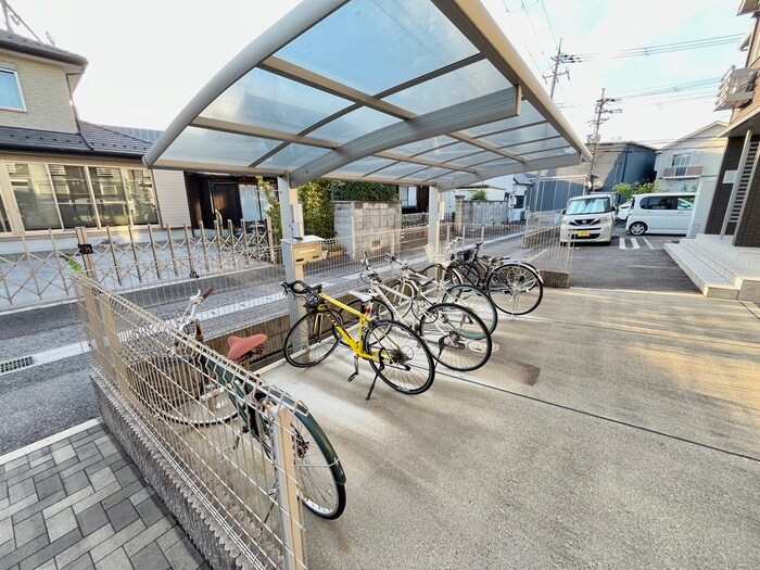 物件外観写真3　(駐輪場)
