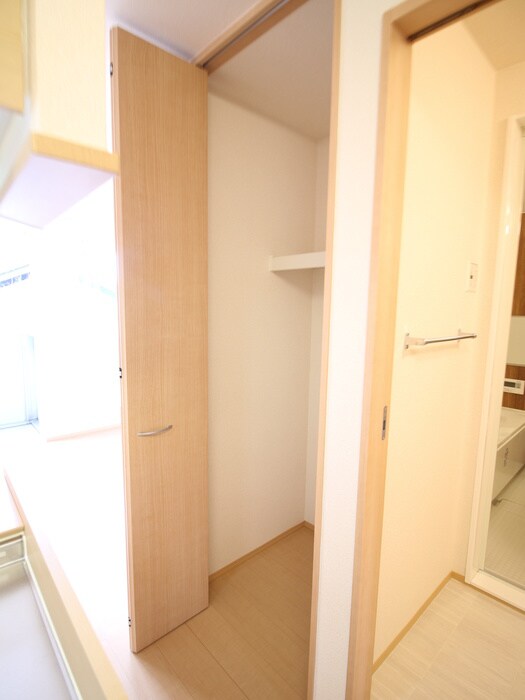 物件内観写真13　(収納)