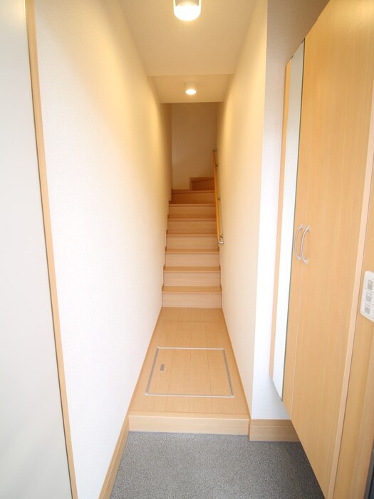 物件内観写真18　(玄関)