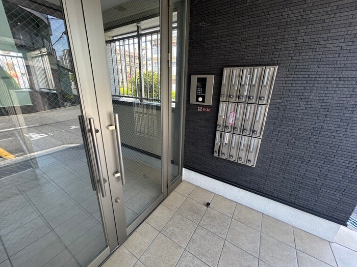 物件外観写真4　(エントランス部分)