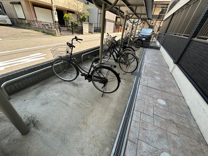 物件外観写真5　(駐輪場)