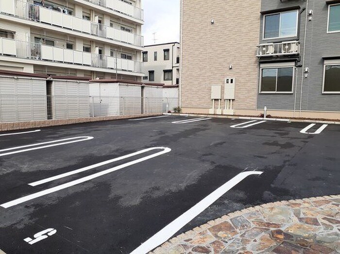 物件外観写真2　(駐車場)