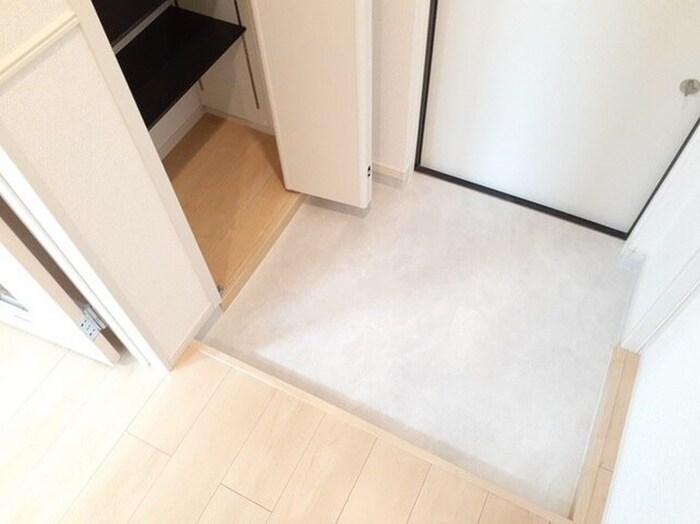 物件内観写真11　(玄関)