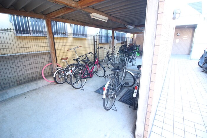 物件外観写真6　(駐輪場)