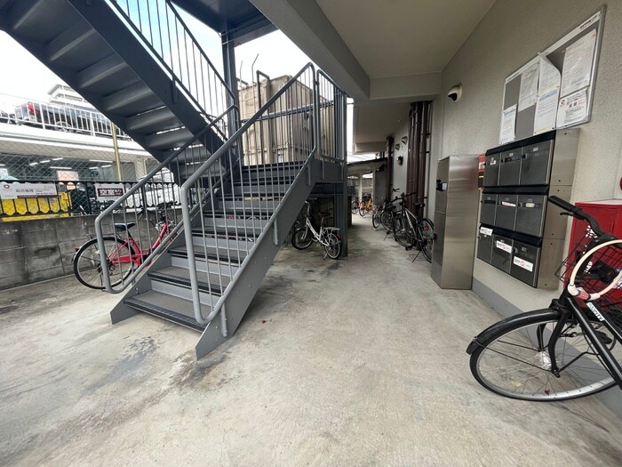 物件外観写真4　(エントランス部分)