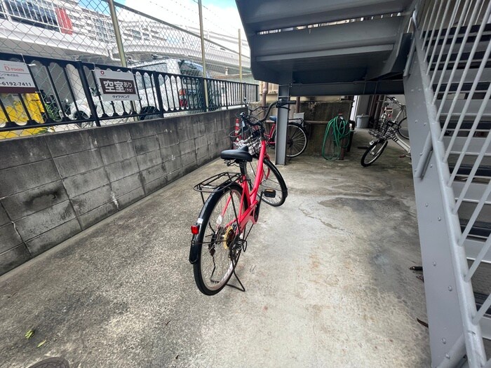 物件外観写真5　(駐輪場)