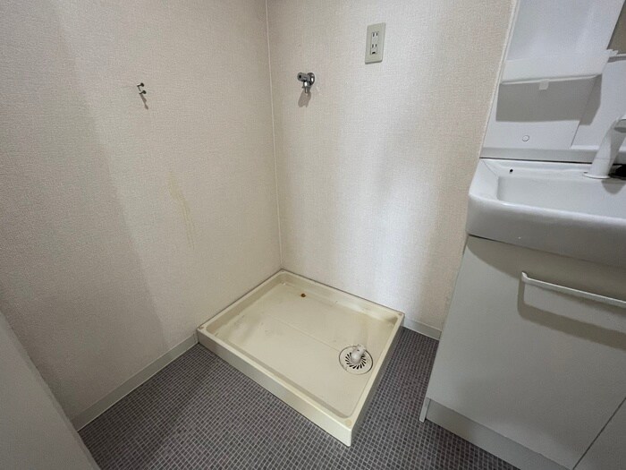 物件内観写真10　(洗濯機置場)