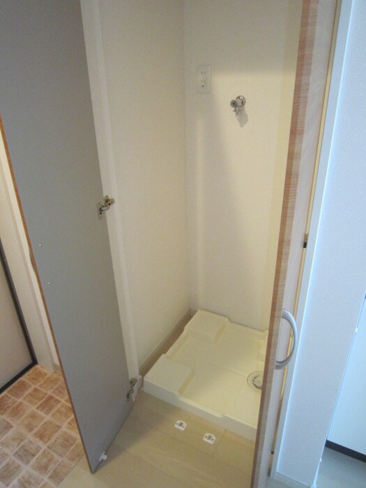 物件内観写真9　(洗濯機置場)