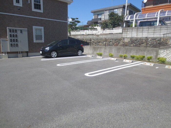 物件外観写真4　(駐車場)