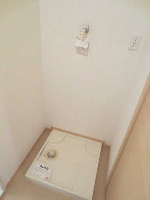 物件内観写真11　(洗濯機置場)