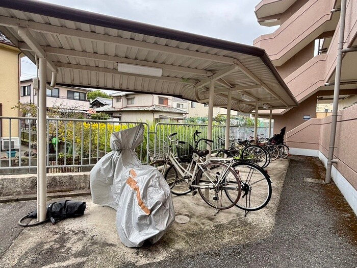 物件外観写真5　(駐輪場)