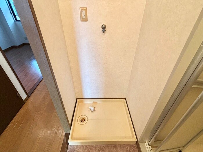 物件内観写真12　(洗濯機置場)
