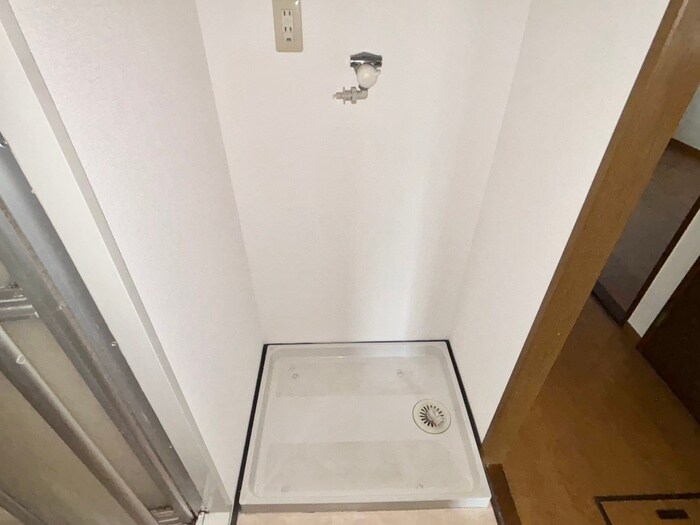 物件内観写真13　(洗濯機置場)