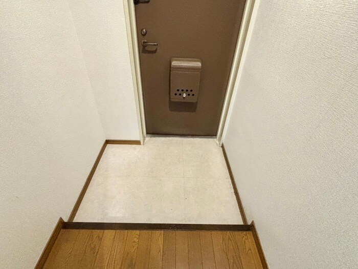物件内観写真16　(玄関)
