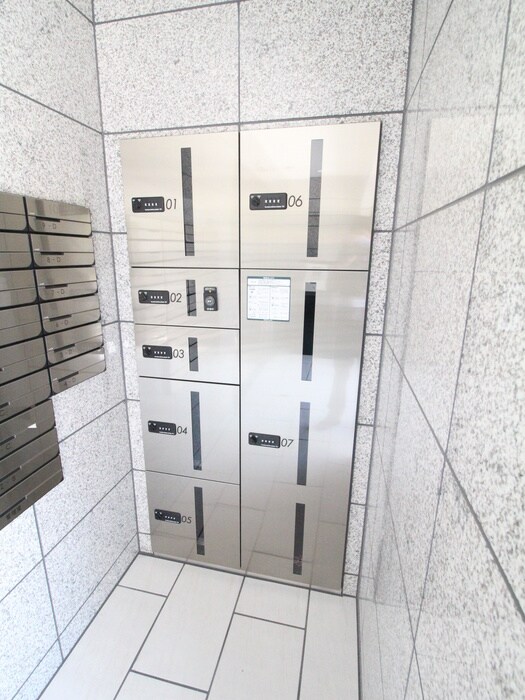 物件外観写真3　(エントランス部分)