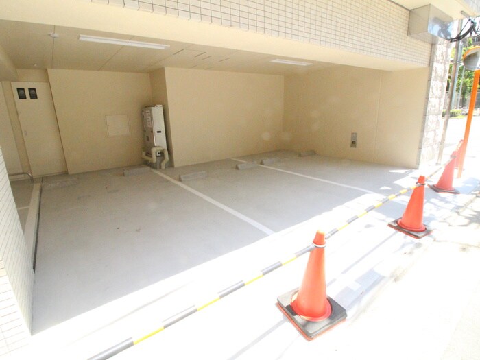 物件外観写真5　(駐車場)