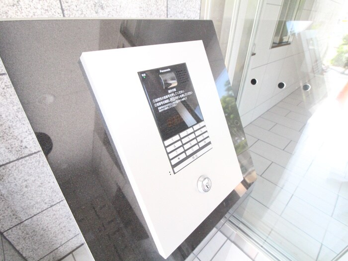 物件外観写真6　(エントランス部分)