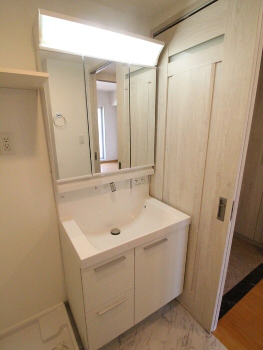 物件内観写真11　(洗面)