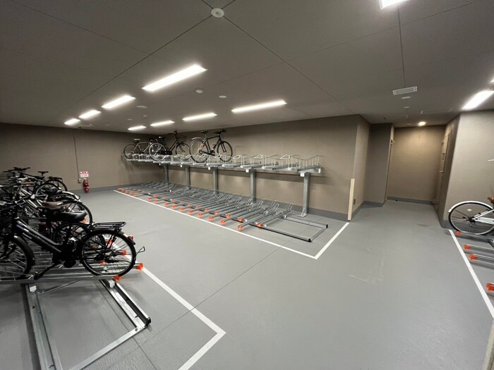 物件外観写真4　(駐輪場)