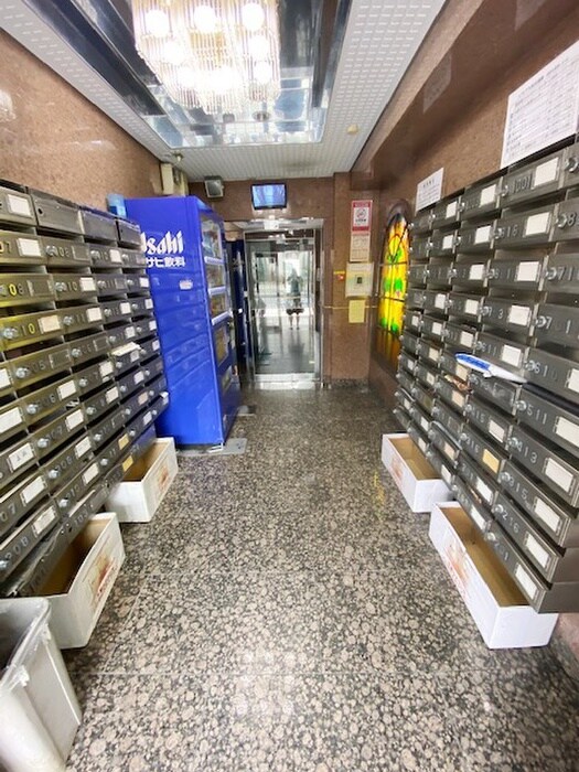 物件外観写真4　(エントランス部分)